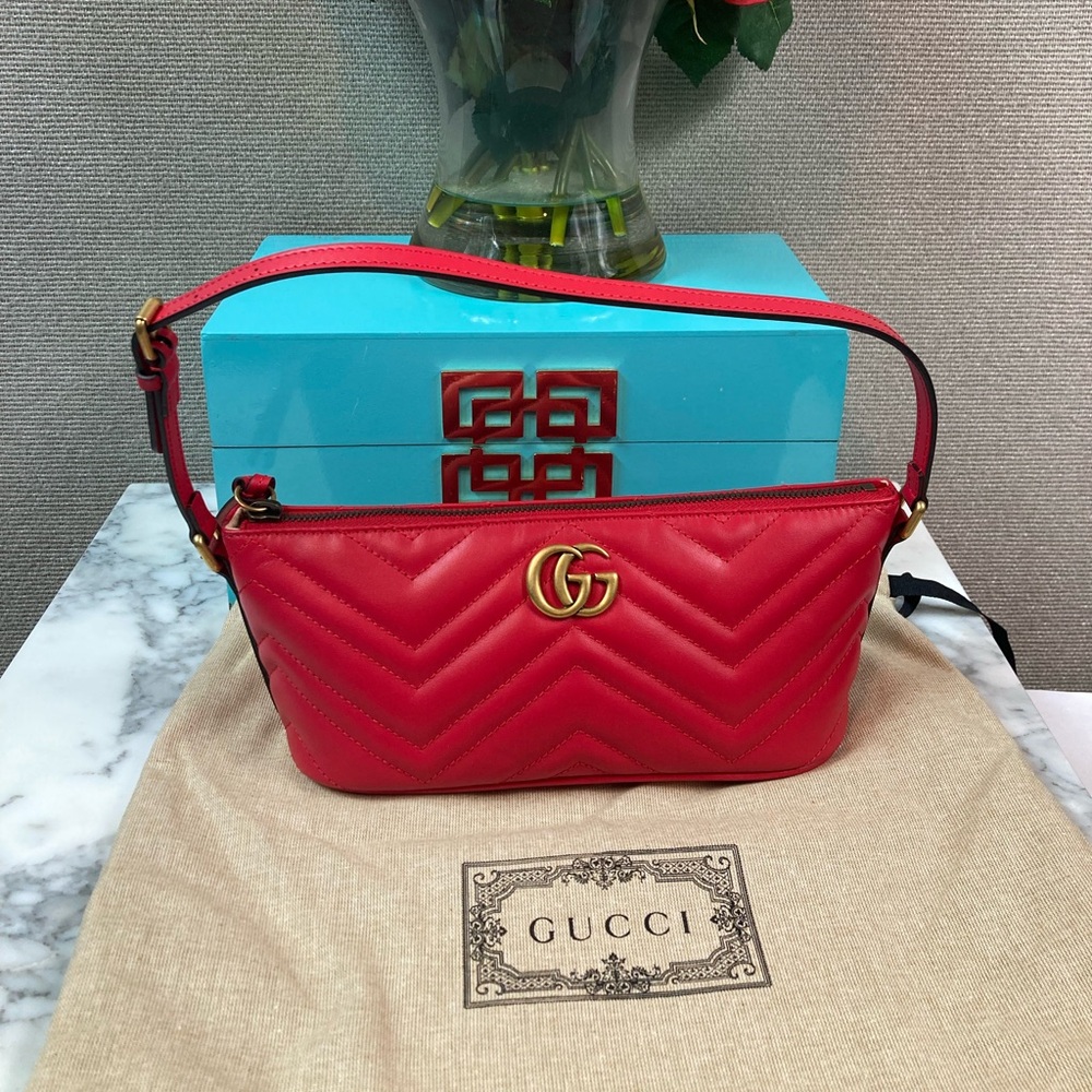 Brand New Authentic Gucci Rosso Red Matelasse Marmont Chevron Sling Shoulder Bag
